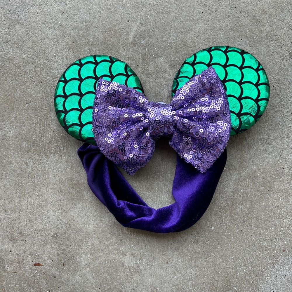 Baby’s first Minnie Mouse Ears on stretchy headband